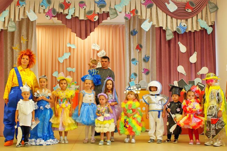 Жители Кировской области смастерили костюмы из фантиков
