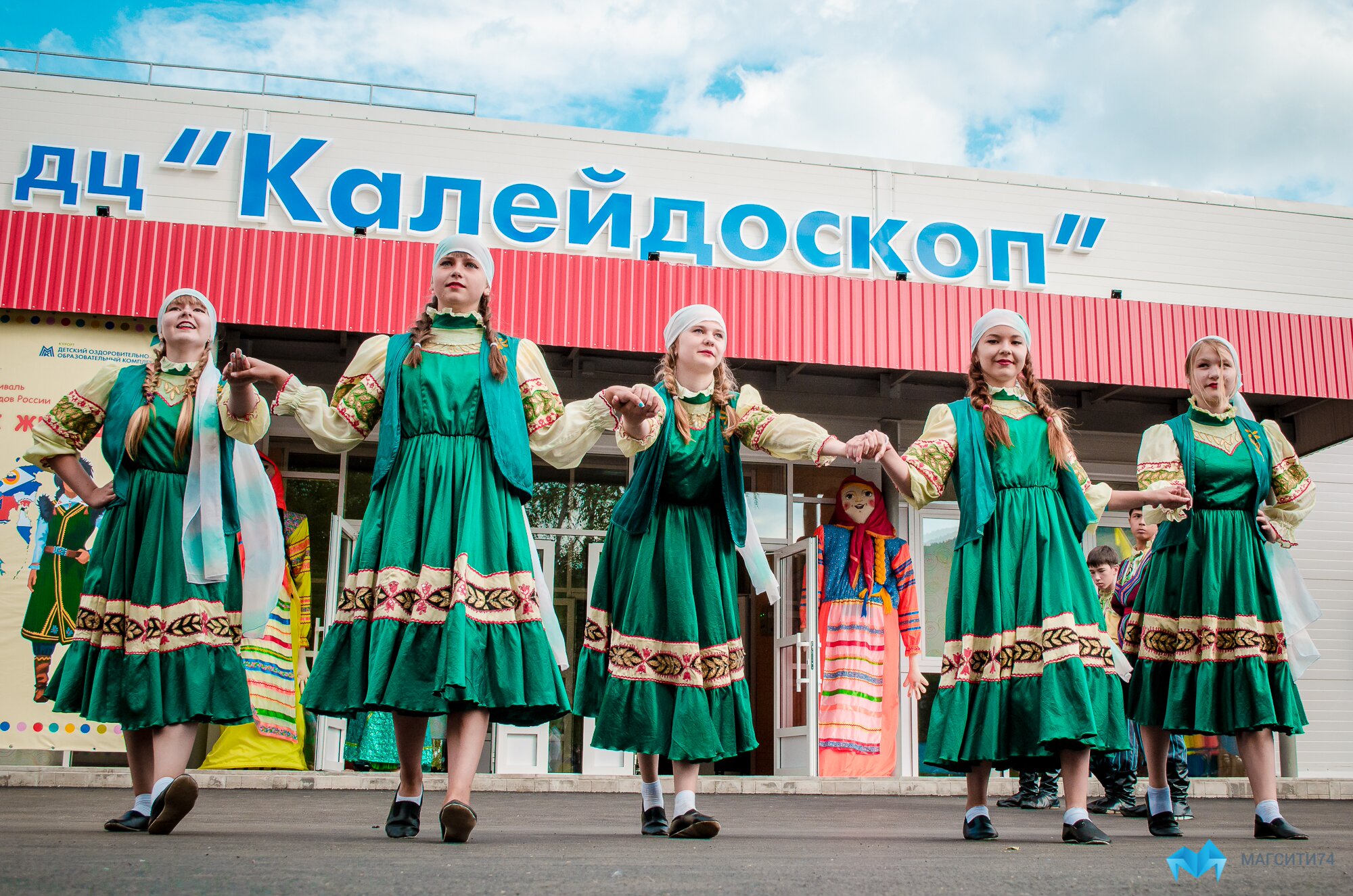 В «Уральских зорях» прошёл песенный фестиваль - Новости Магнитогорска -  Магсити74