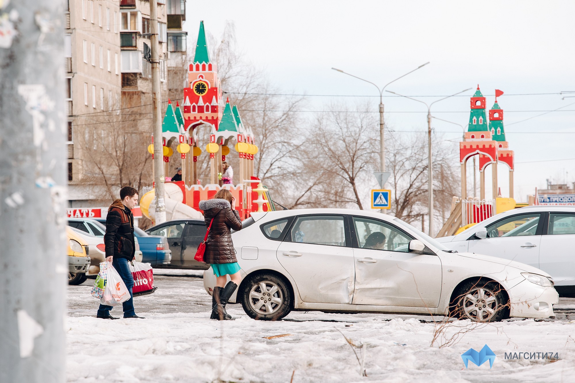 Социальный эксперимент. Помогут ли магнитогорские мужчины девушке с  тяжелыми сумками? - Новости Магнитогорска - Магсити74