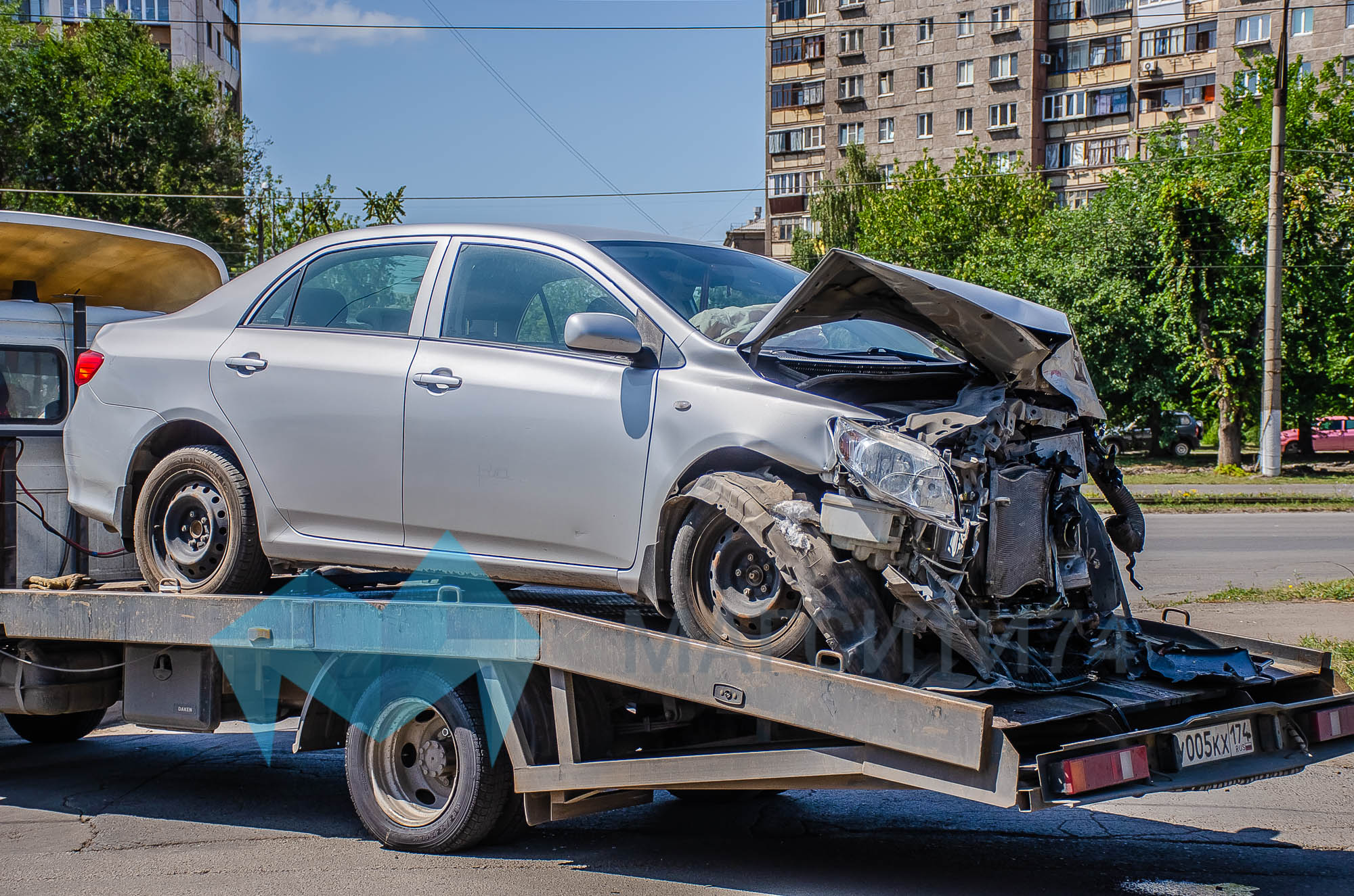 Автомобиль оказался на крыше и чуть не угодил в столб - Новости  Магнитогорска - Магсити74