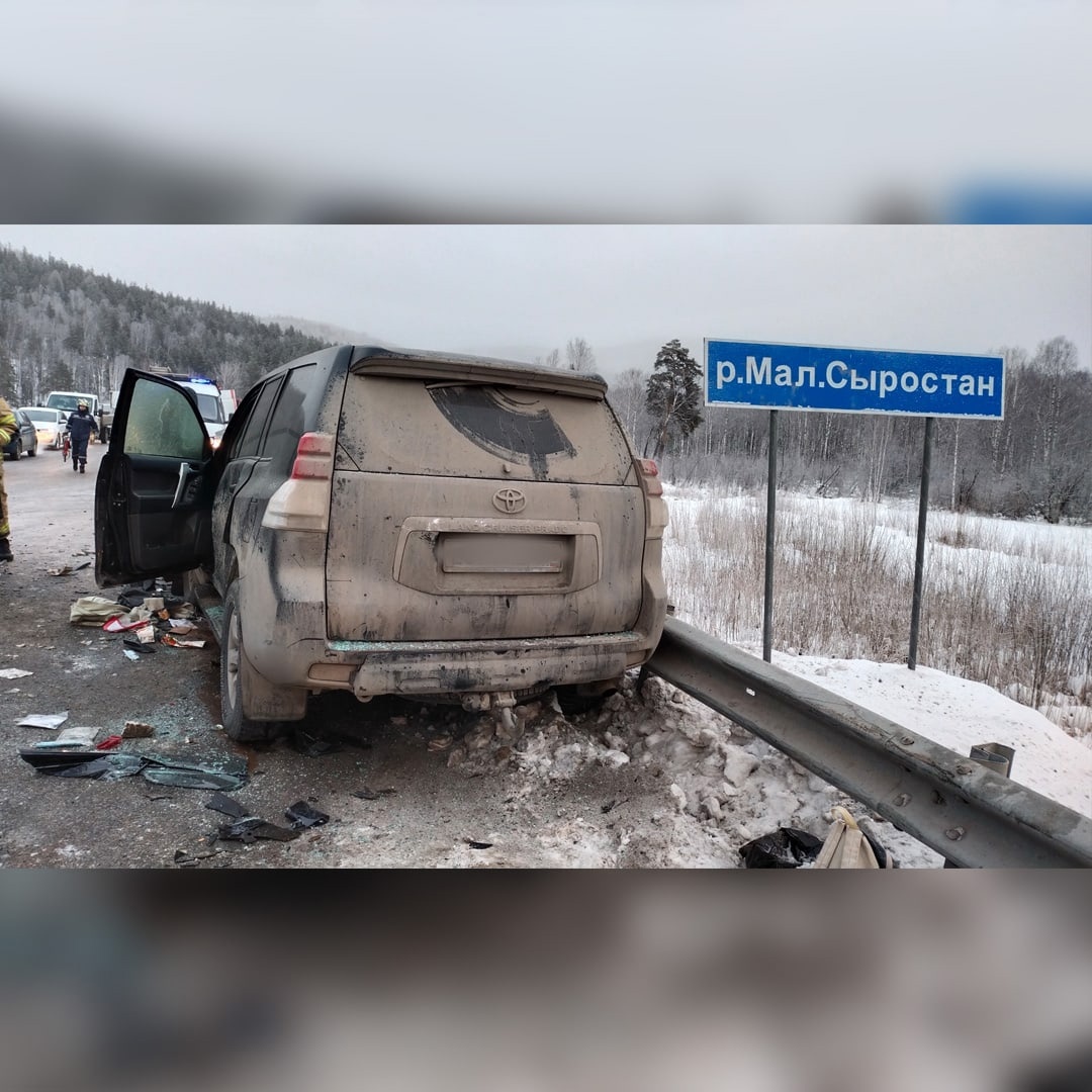 Спасатели помогли вытащить мужчину, зажатого в салоне автомобиля после ДТП  - Новости Магнитогорска - Магсити74