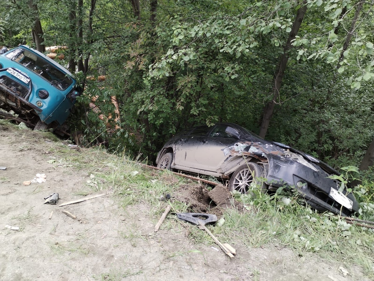 На Южноуральской трассе автомобиль и лесовоз врезались в участников  велосипедной команды - Новости Магнитогорска - Магсити74