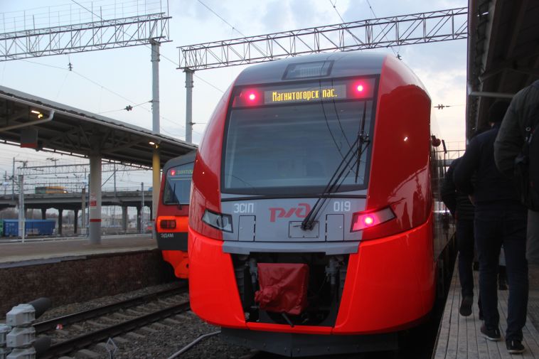На Южном Урале для школьников действует льготный проезд на пригородных поездах