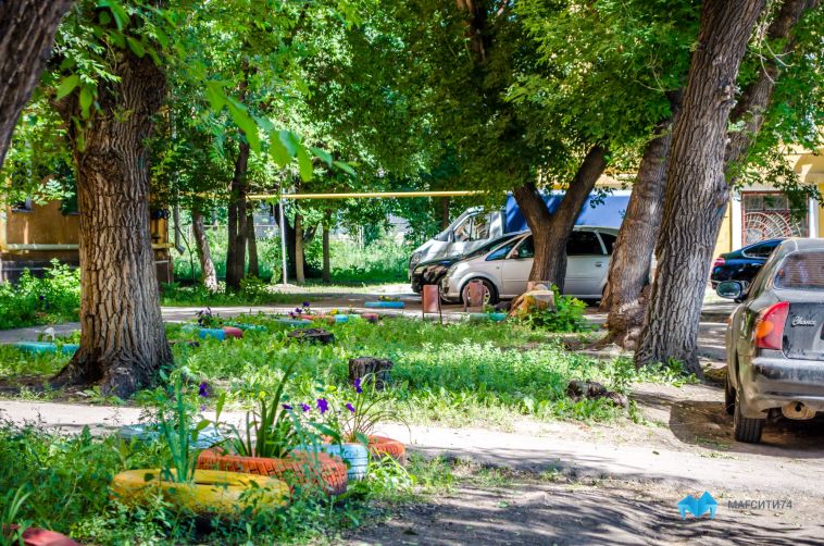 В Магнитогорске наказали 187 автомобилистов за парковку на газоне