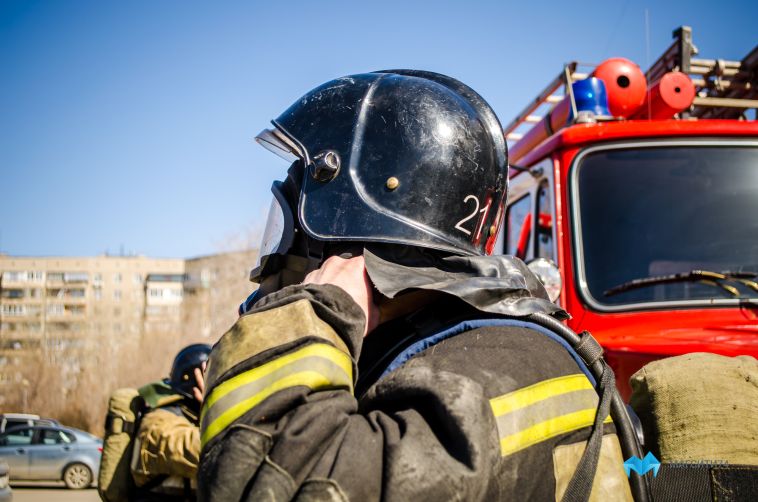 В Магнитогорске при пожаре в гараже пострадали трое мужчин