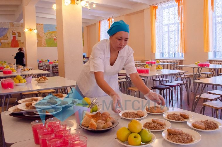 В Роспотребнадзоре рассказали, как родители могут проследить за питанием детей в школах