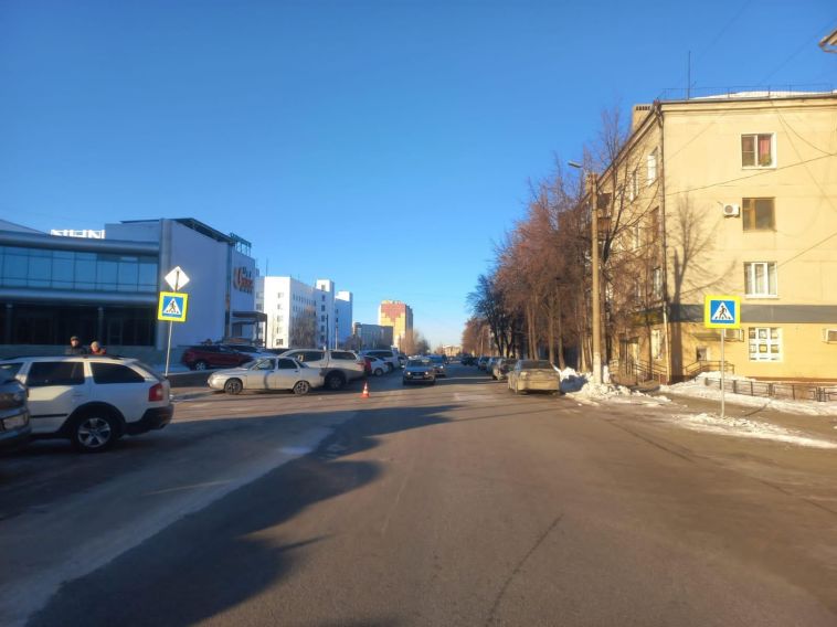 В Магнитогорске на улице Герцена джип сбил женщину-пешехода